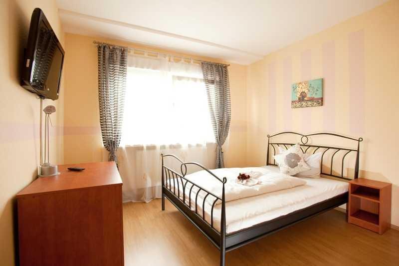 Hotel Jasmin Πφορτζχάιμ Δωμάτιο φωτογραφία